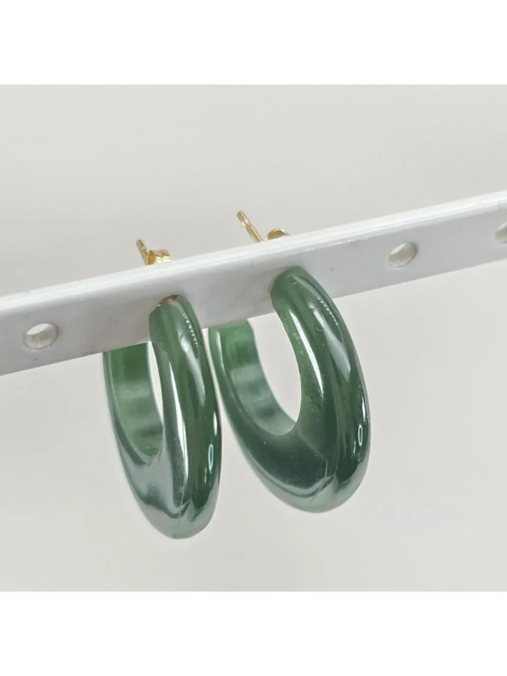 Green Jadite? Hoop Crescent Earrings With Gold-Tone Stud Closure LI625